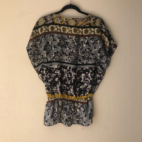 Forever21 Floral top - Picture 2 of 3